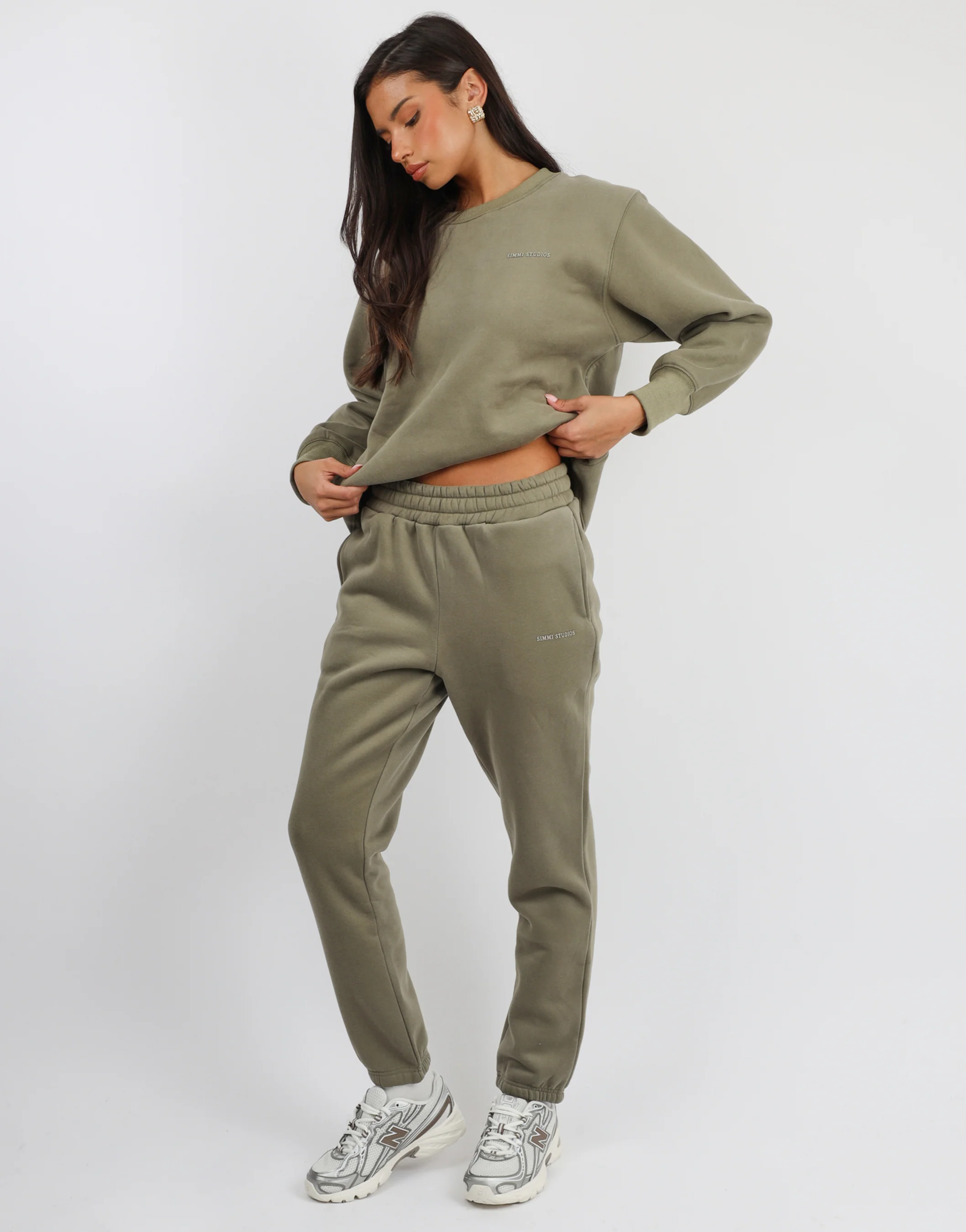 Ashby Simmi Studios Essentials Sweatshirt in Olive - Image 3