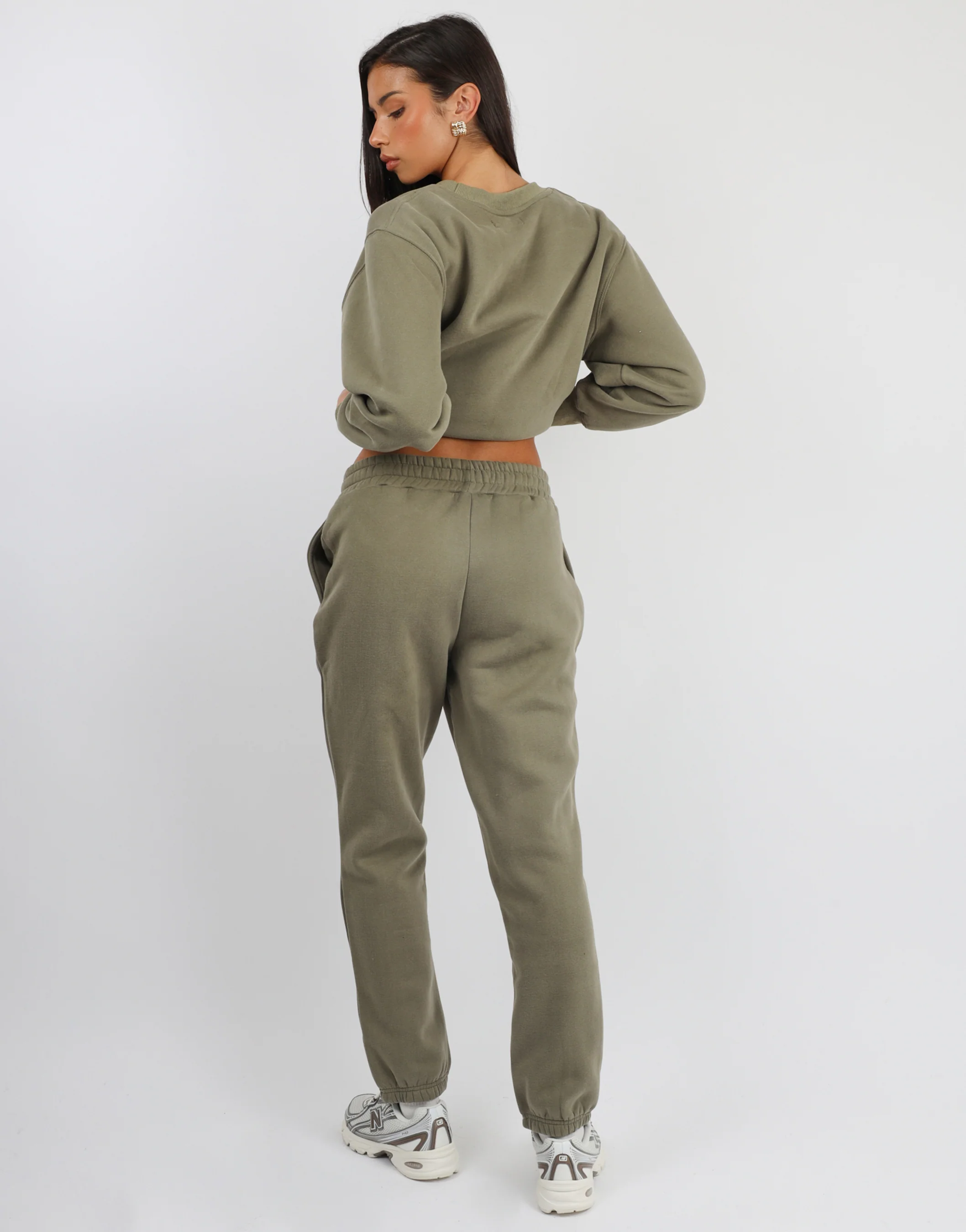 Ashby Simmi Studios Essentials Sweatshirt in Olive - Image 4