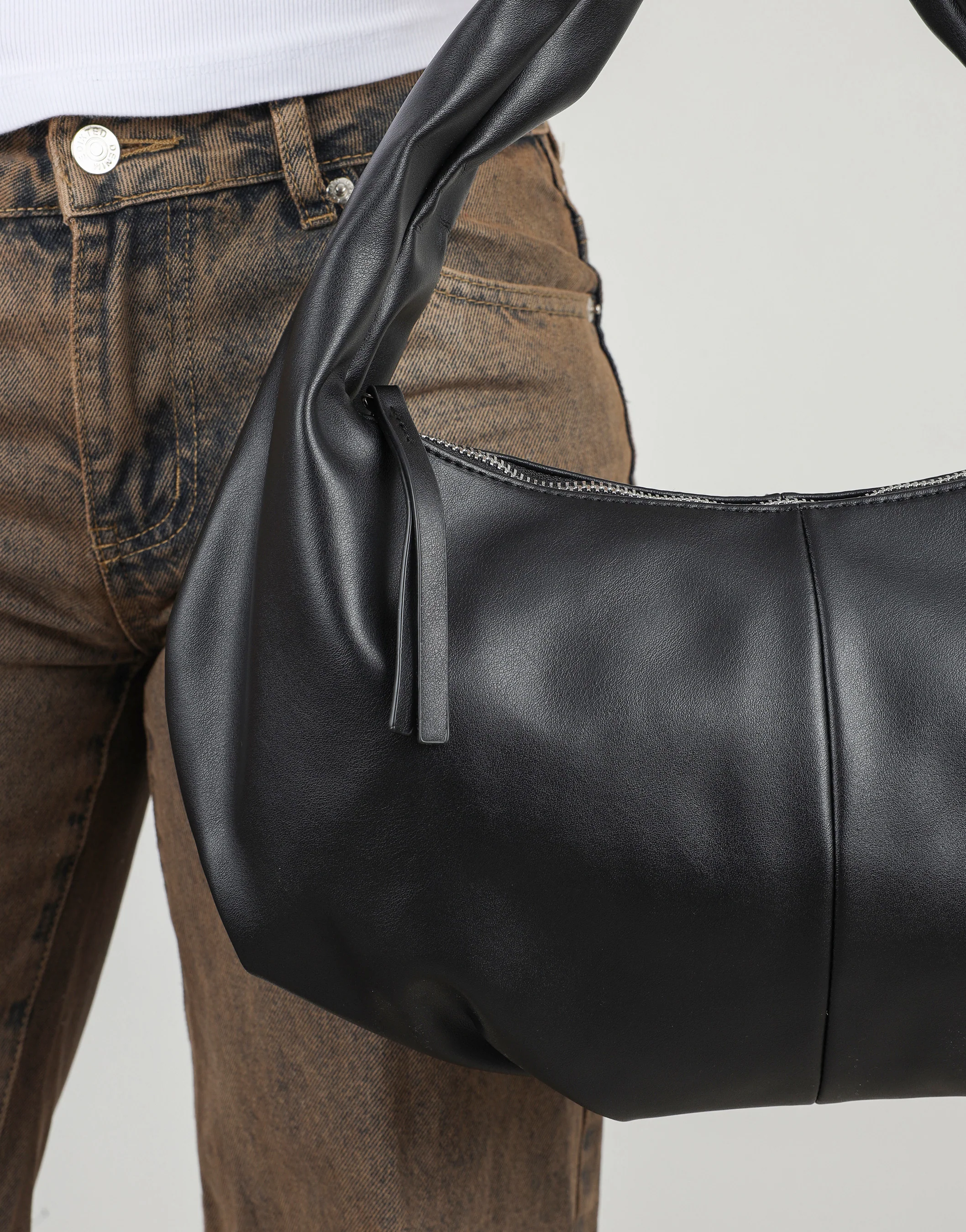Carys Black Shoulder Bag - Image 2