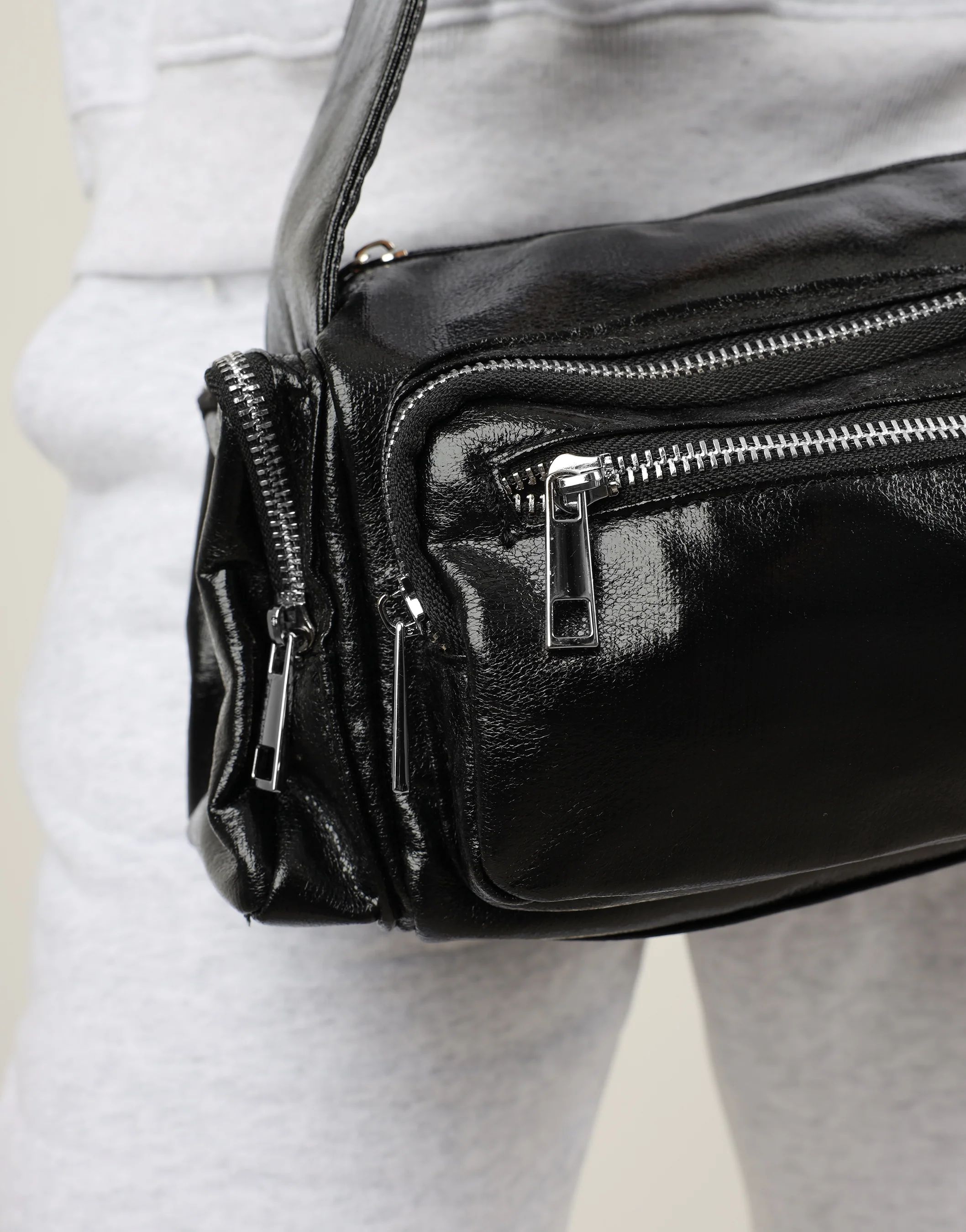 Ceyda Black Barrel Utility Shoulder Bag - Image 2