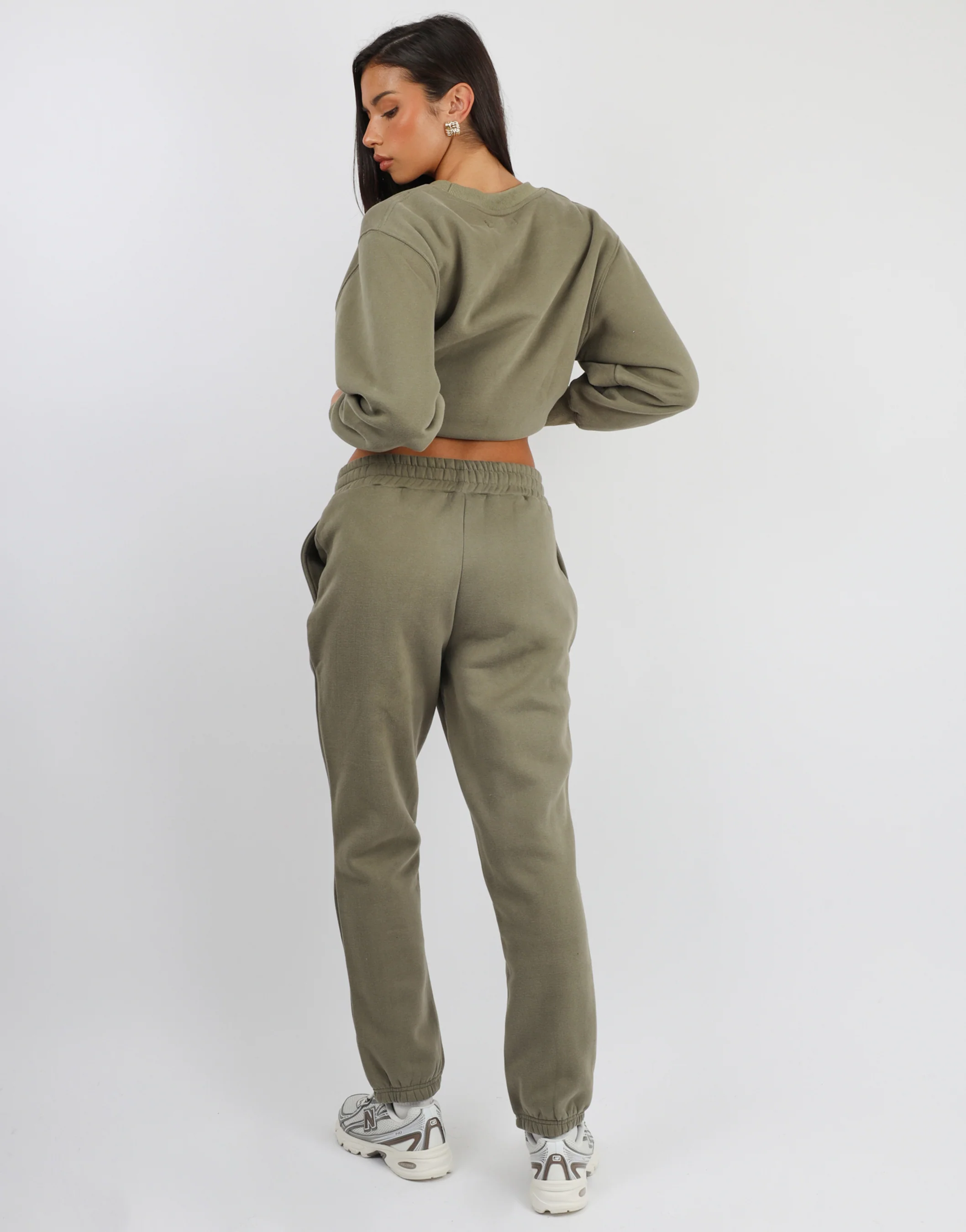 Elwood Simmi Studios Essentials Cuffed Jogger in Olive - Image 3