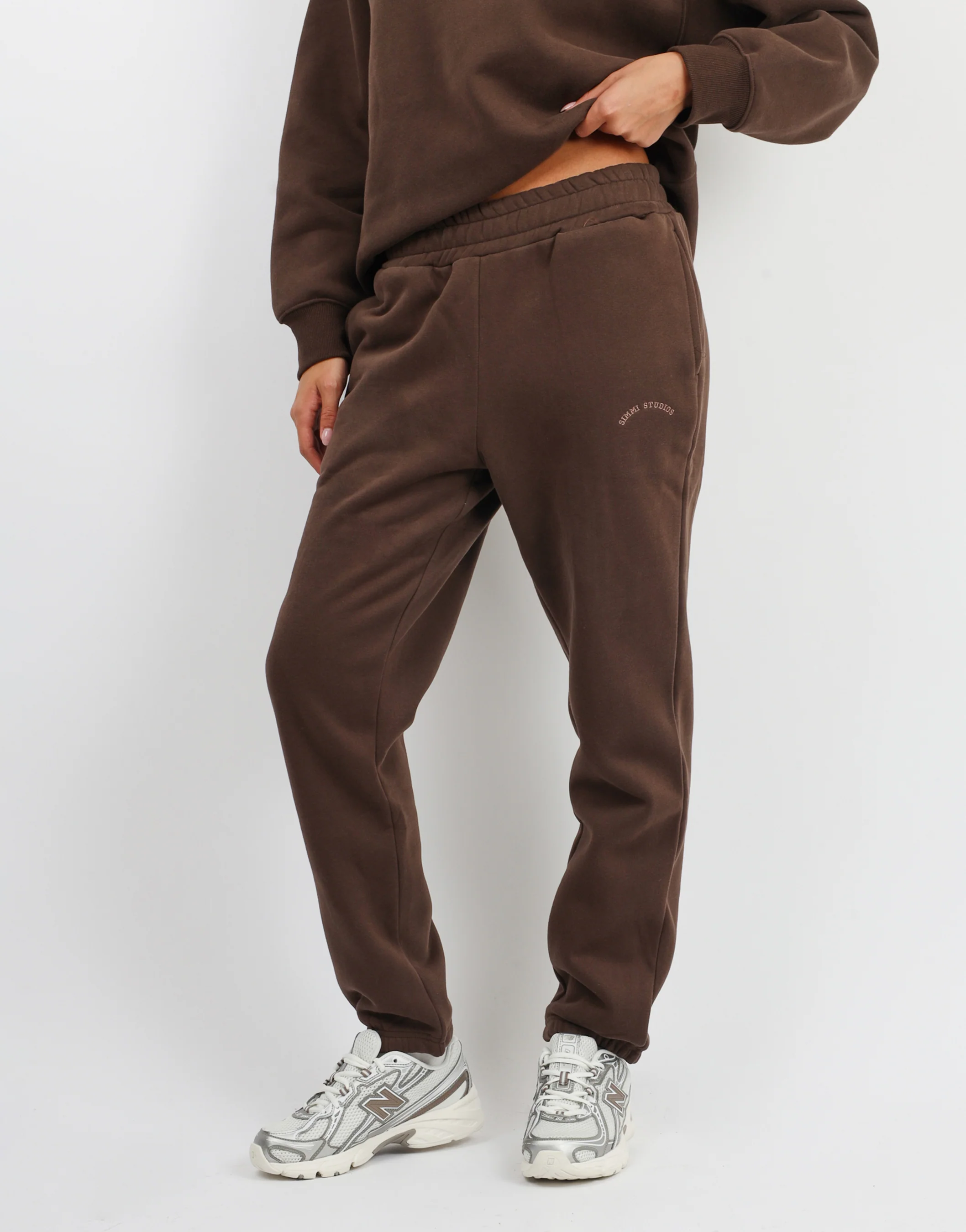 Elwood Simmi Studios Varsity Cuffed Jogger in Brown - Image 4