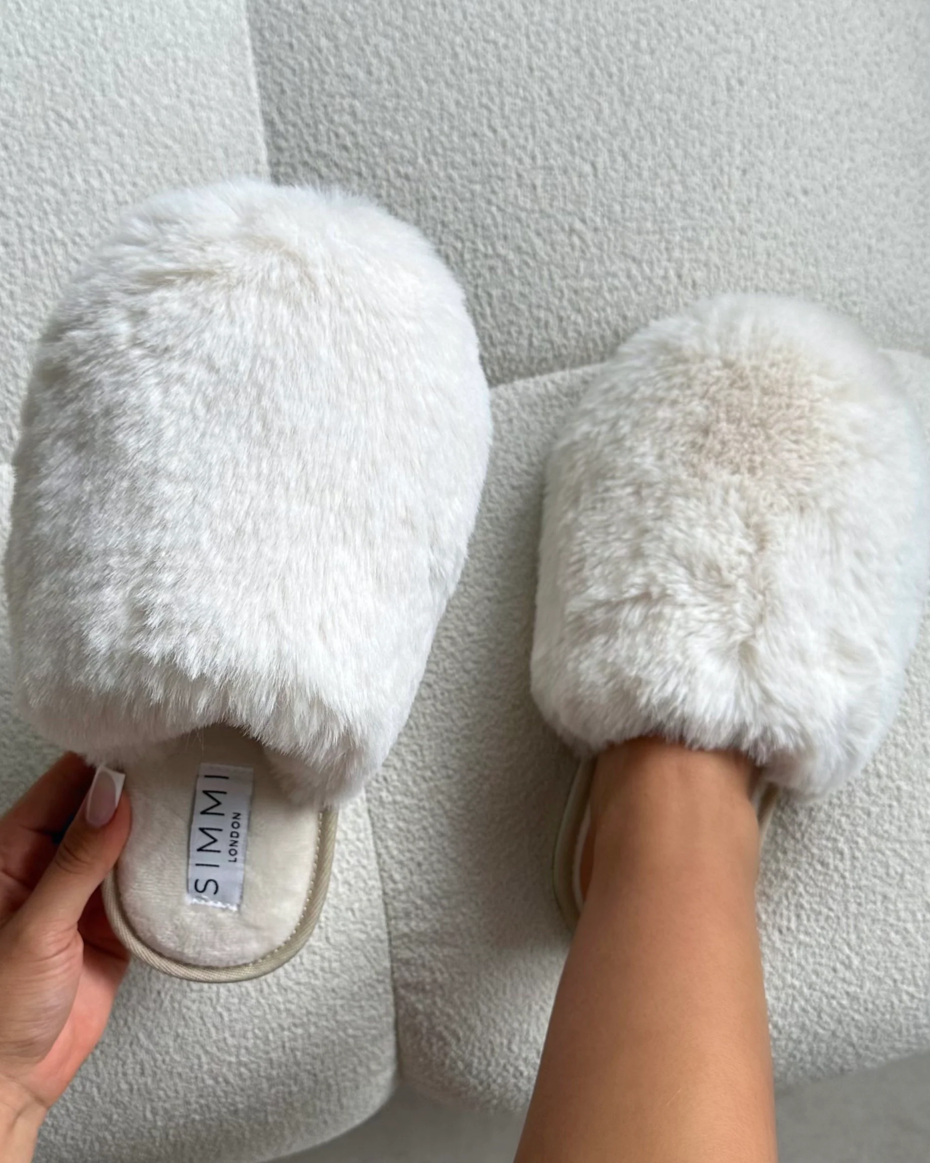 Fluff Cream Faux Fur Round Slippers