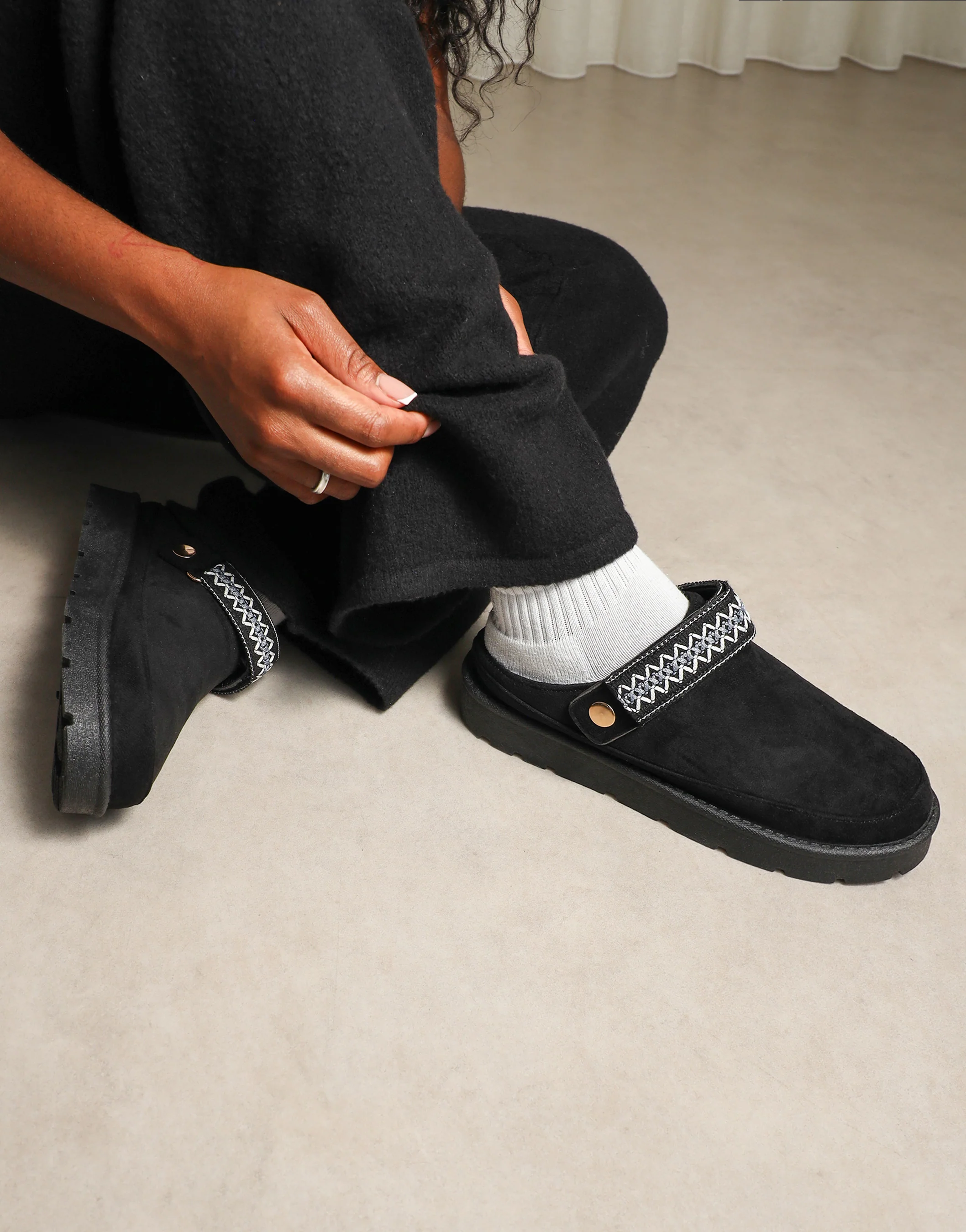 Kelsi Black Slippers