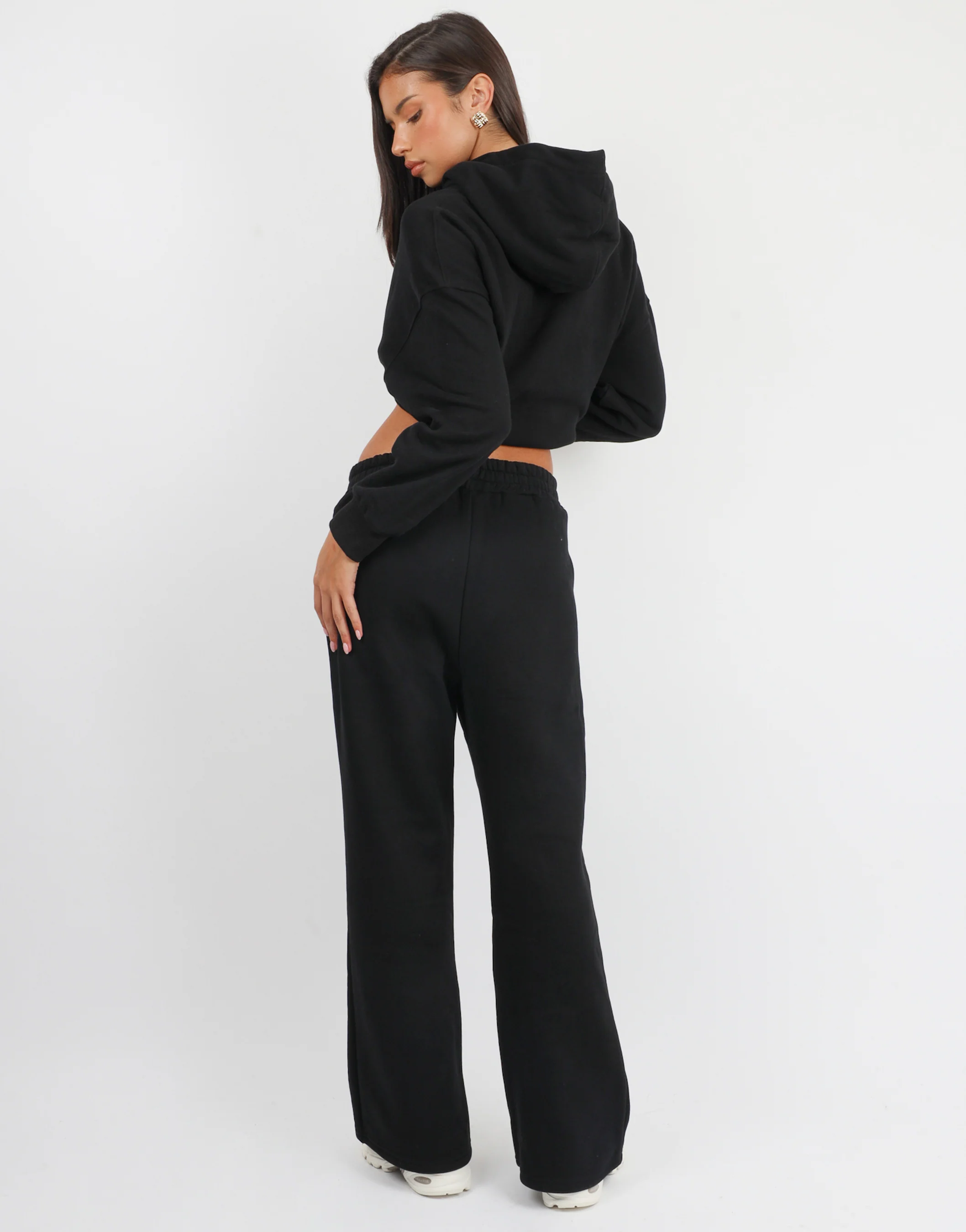 Maeve Simmi Studios Essentials Hoodie in Black - Image 4