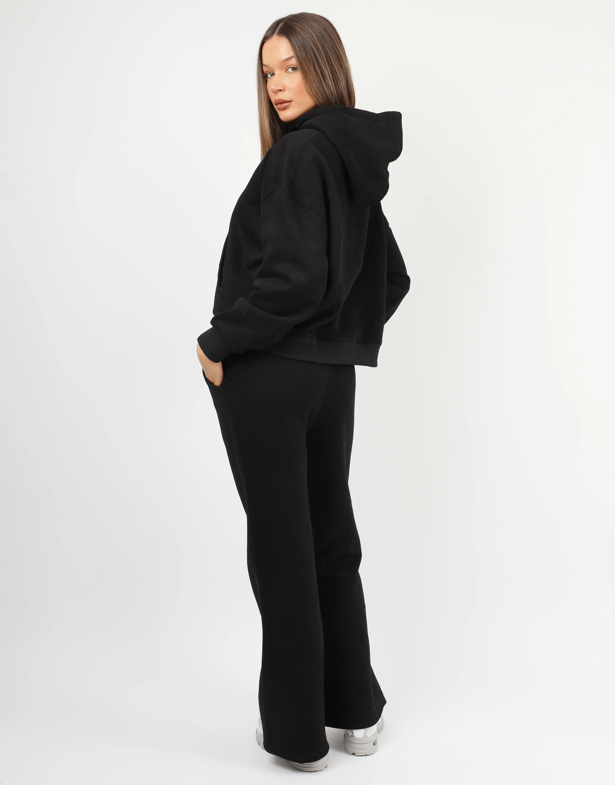 Maeve Simmi Studios Essentials Hoodie in Black - Image 4