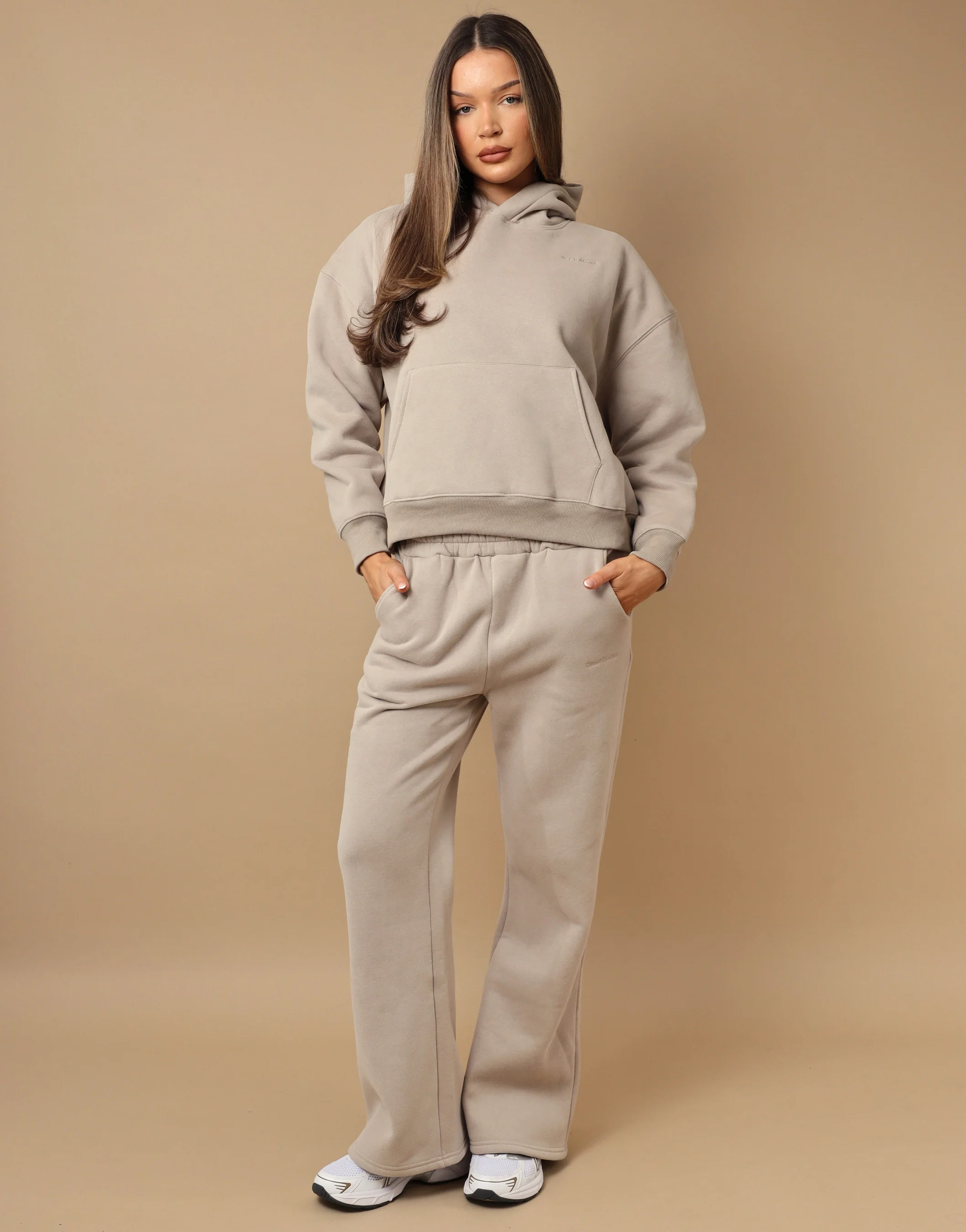 Maia Simmi Studios Essentials Joggers In Stone