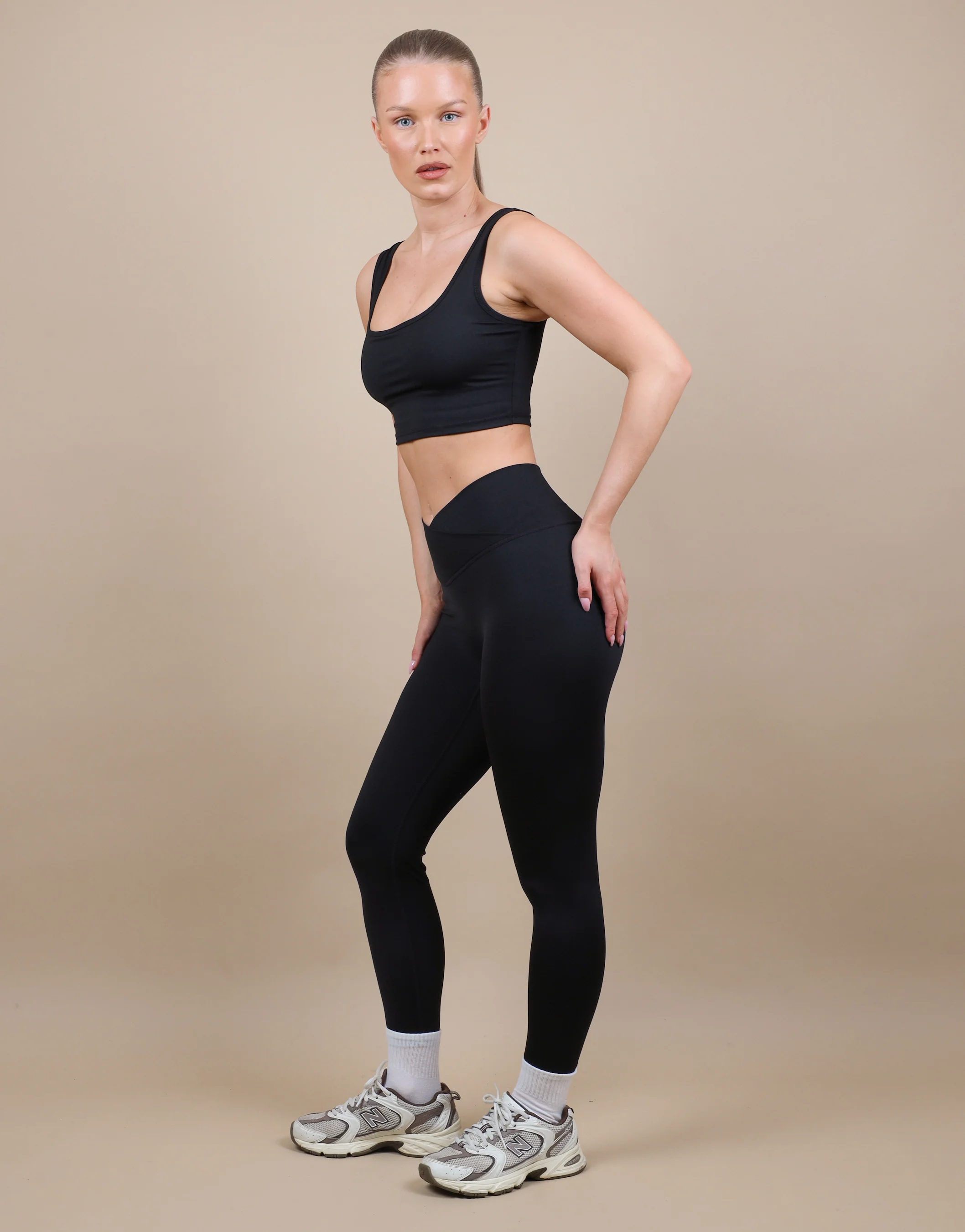 Teagan Square Neck Cropped Tank Top In Black - Image 3