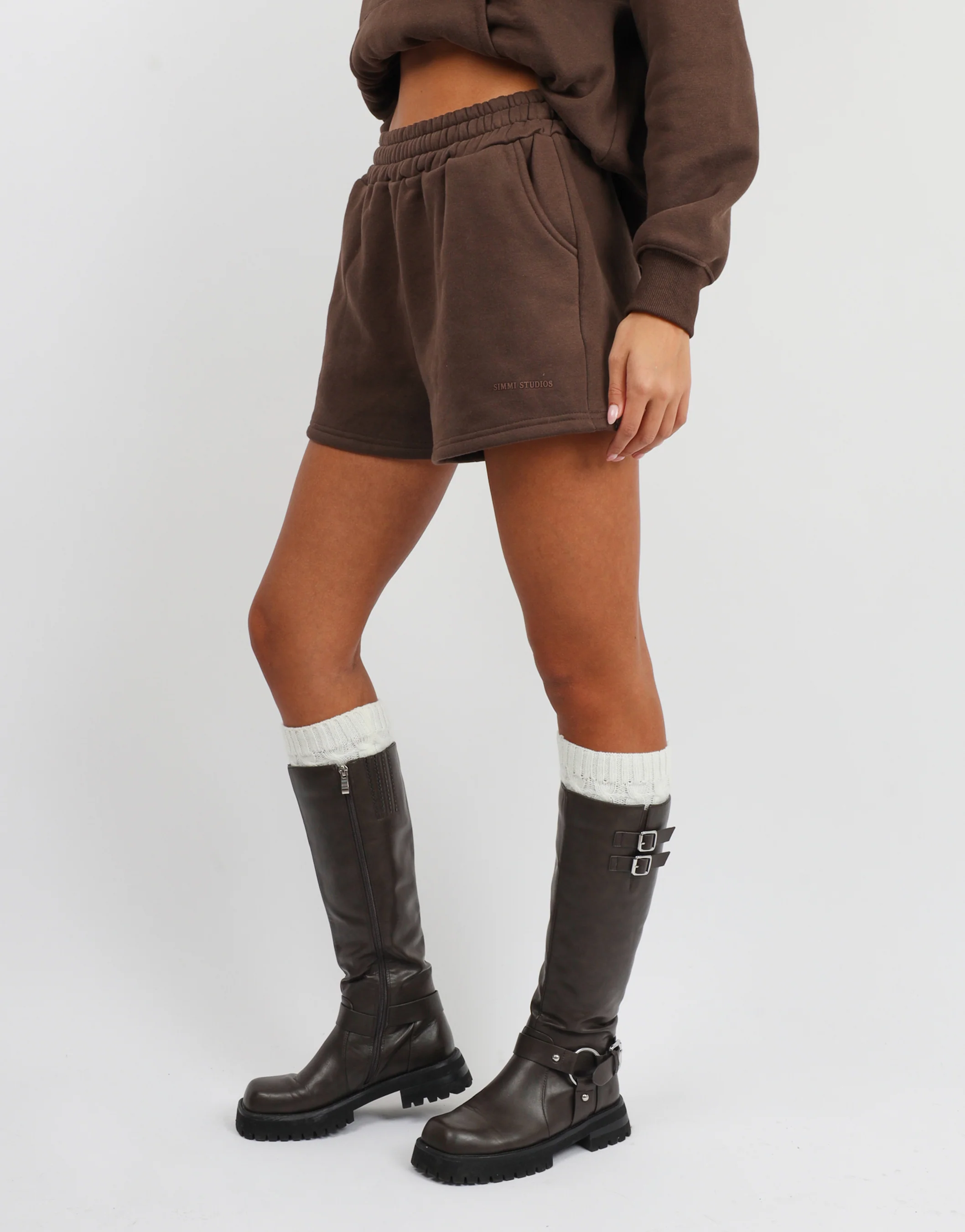 Winslow Simmi Studios Essentials Shorts in Brown - Image 4