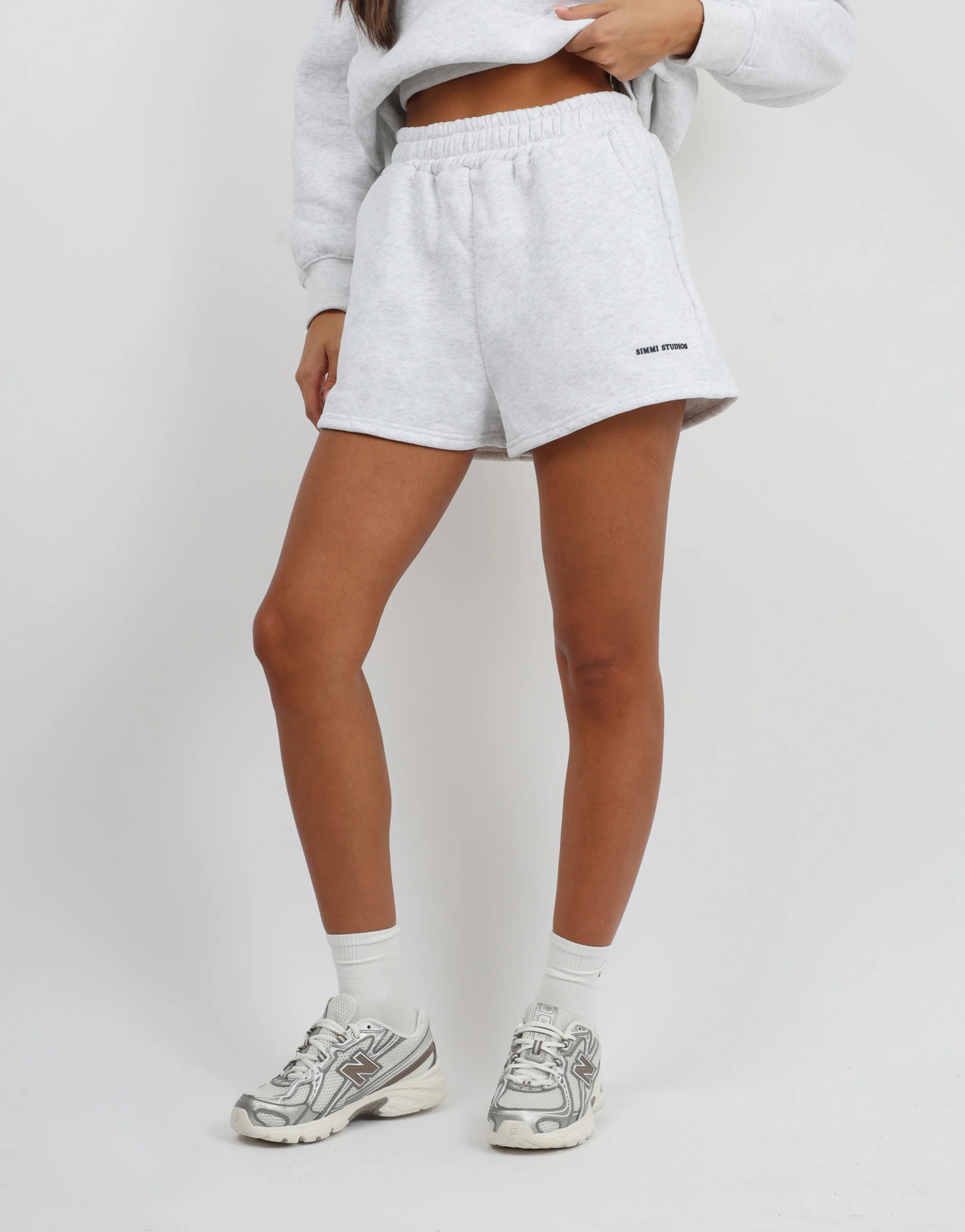 Winslow Simmi Studios Essentials Shorts in Pebble Grey - Image 4